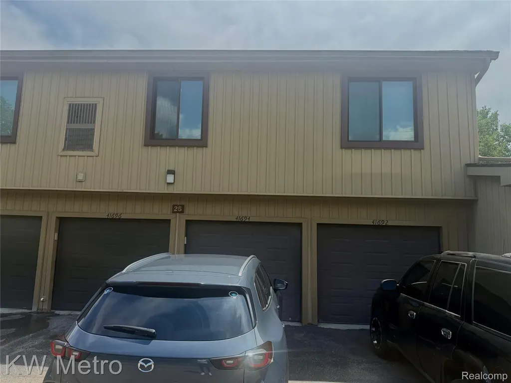 41694 Bedford Wayne City MI 48187