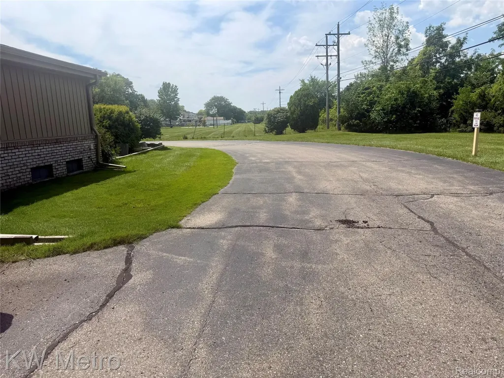 41694 Bedford Wayne City MI 48187