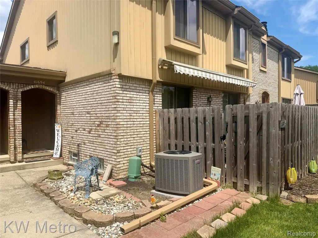 41694 Bedford Wayne City MI 48187