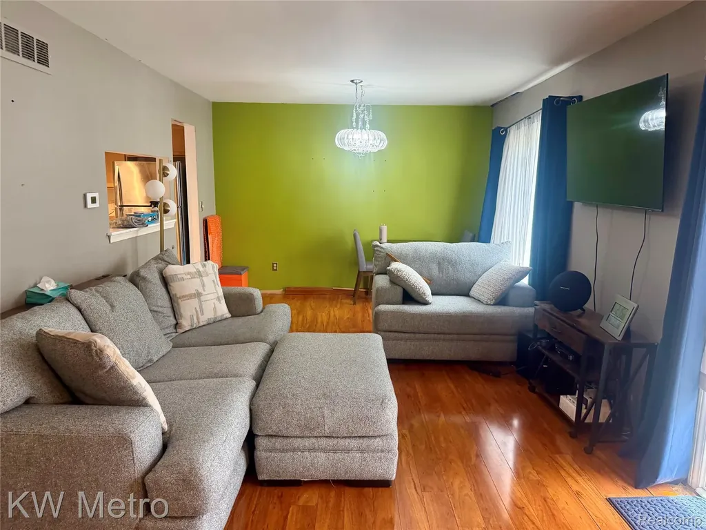 41694 Bedford Wayne City MI 48187