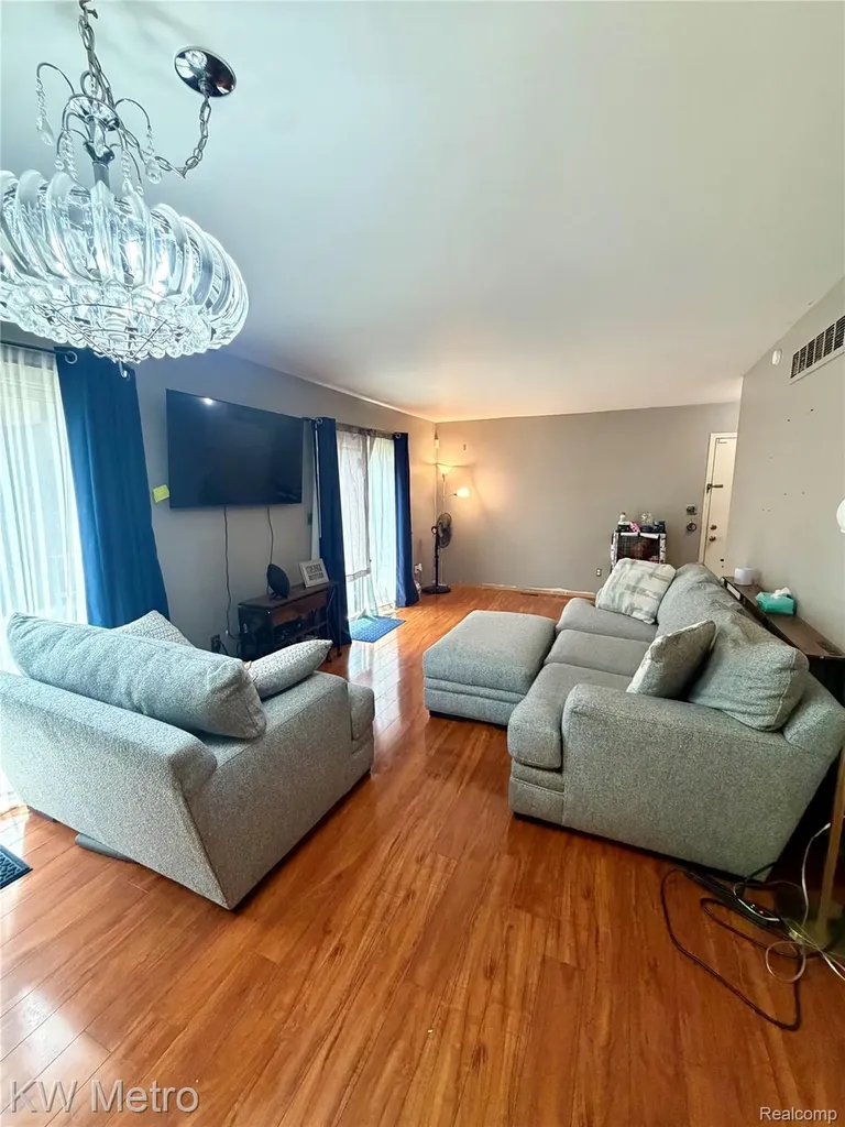 41694 Bedford Wayne City MI 48187