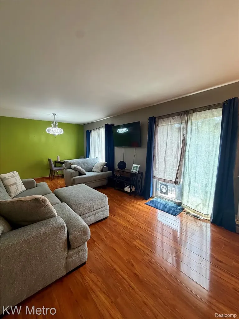 41694 Bedford Wayne City MI 48187