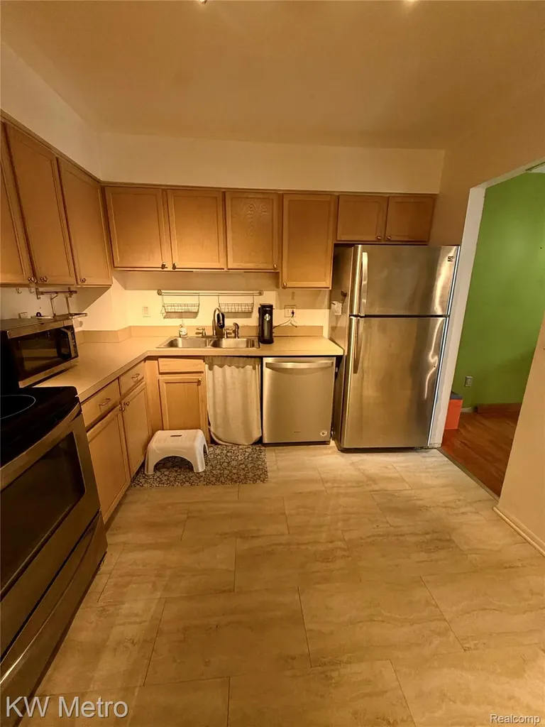 41694 Bedford Wayne City MI 48187