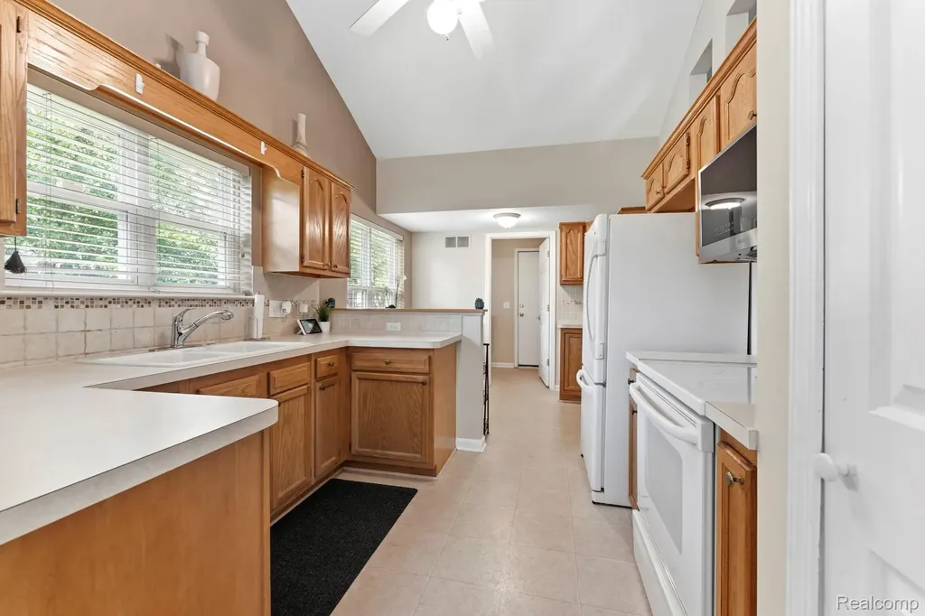 5487 Greenway Drive Trenton City MI 48183