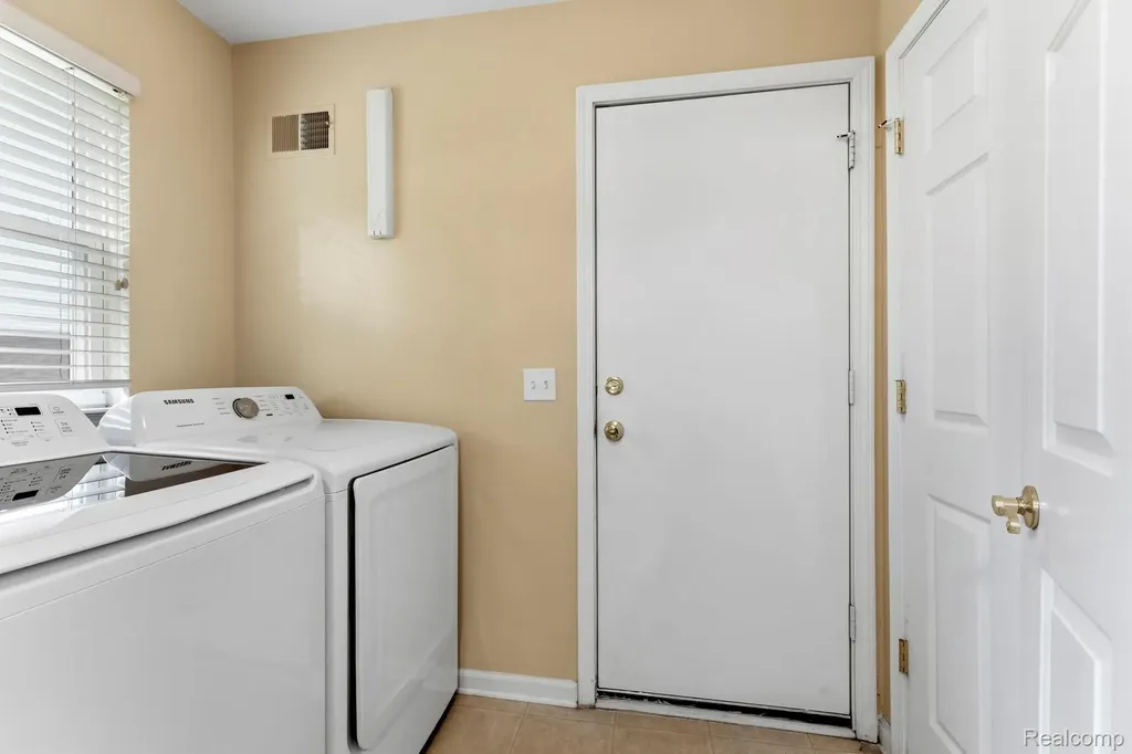 5487 Greenway Drive Trenton City MI 48183