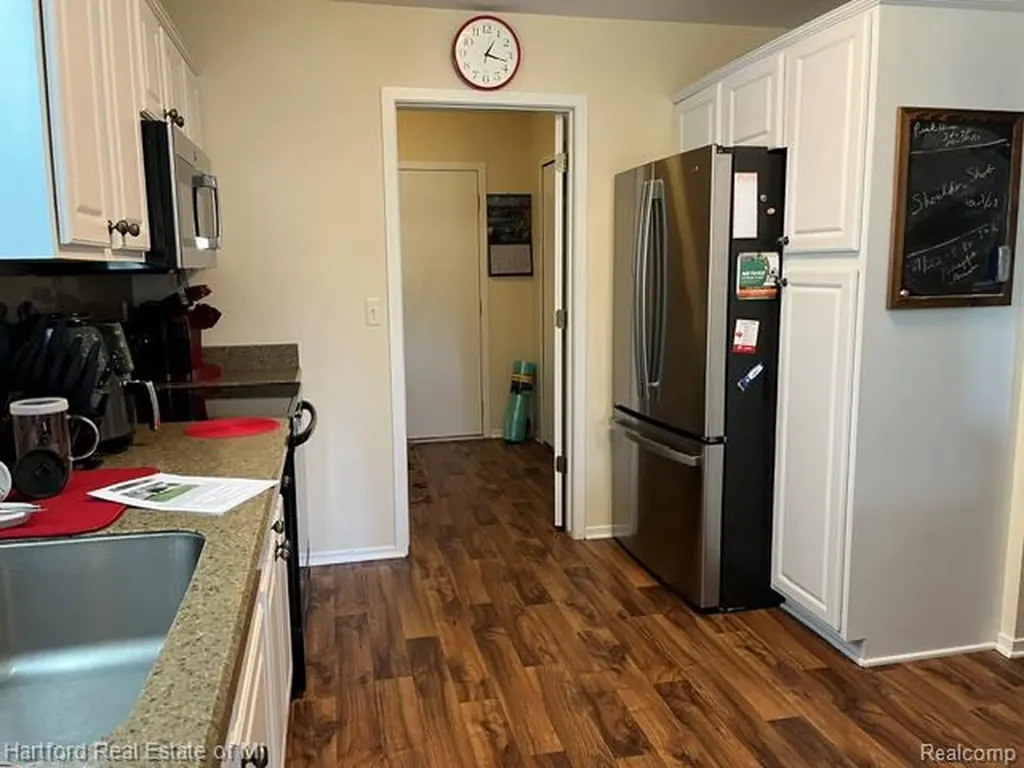 386 N Oak Drive Commerce Charter Township MI 48390