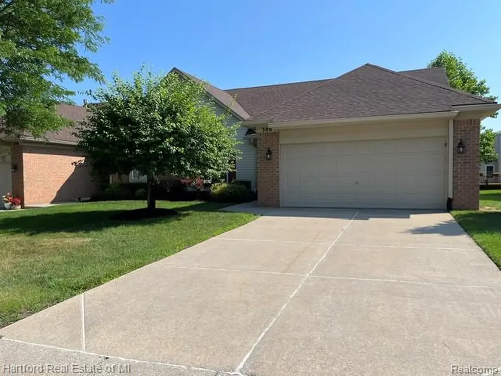 386 N Oak Drive Commerce Charter Township MI 48390