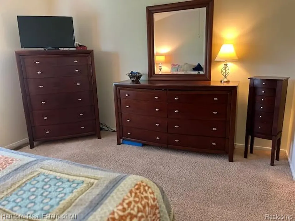 386 N Oak Drive Commerce Charter Township MI 48390