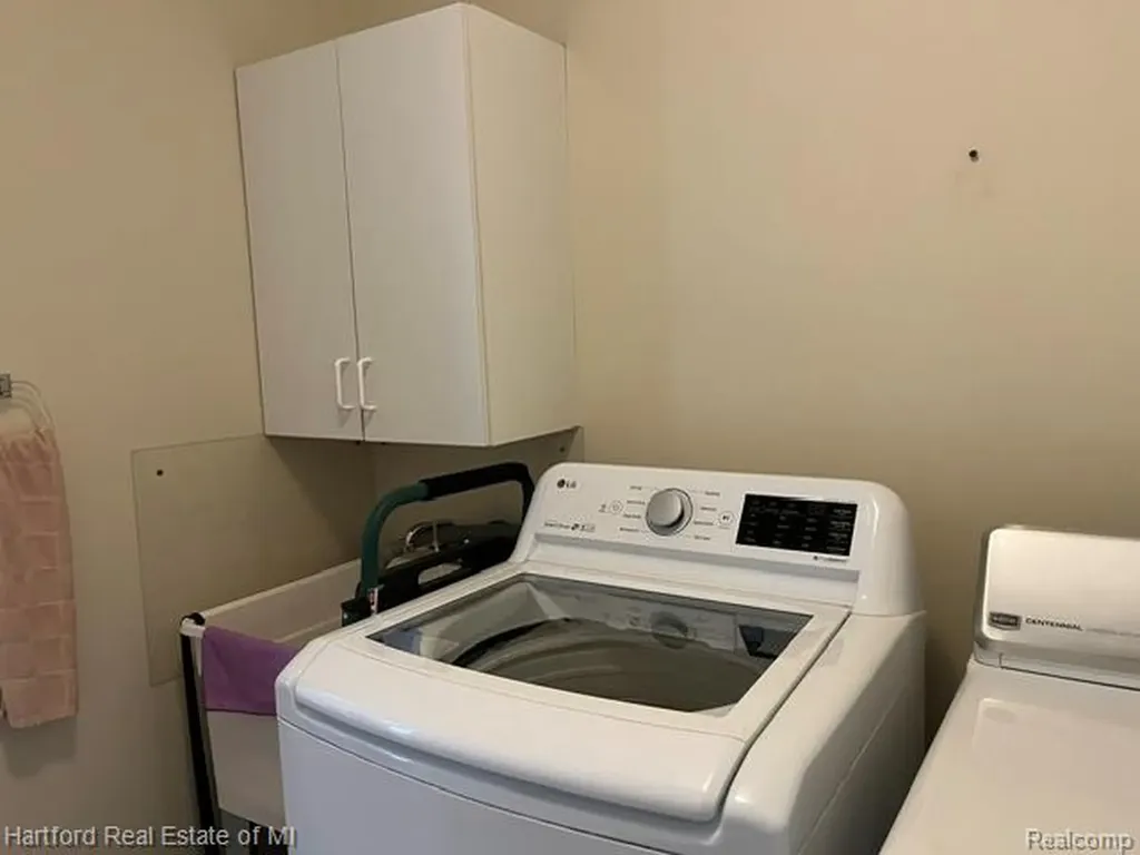 386 N Oak Drive Commerce Charter Township MI 48390