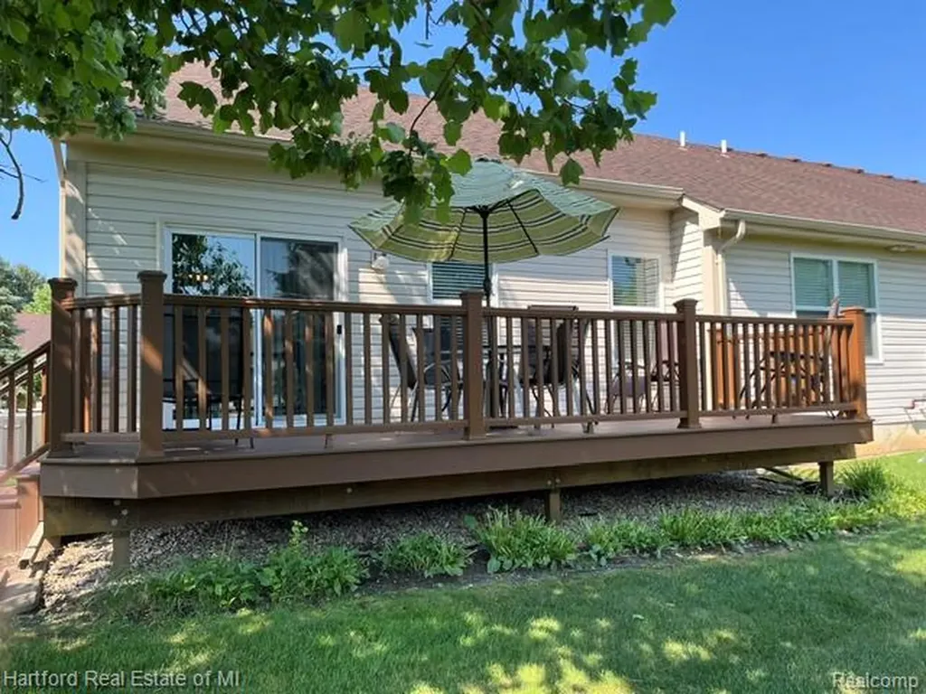 386 N Oak Drive Commerce Charter Township MI 48390