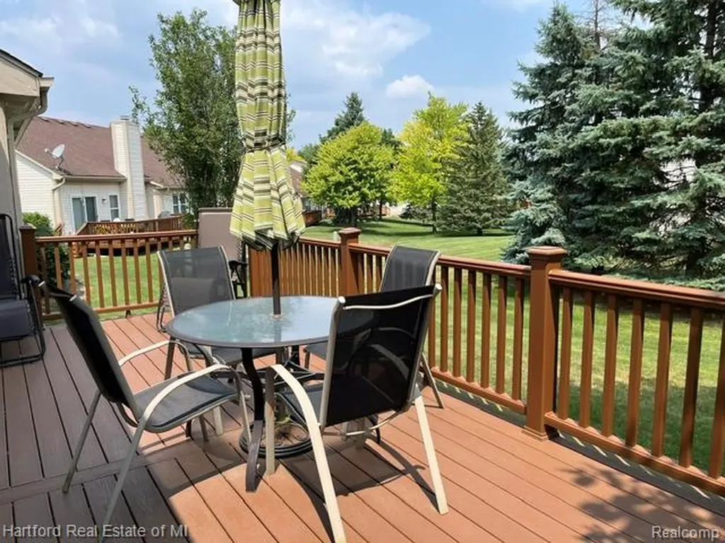386 N Oak Drive Commerce Charter Township MI 48390