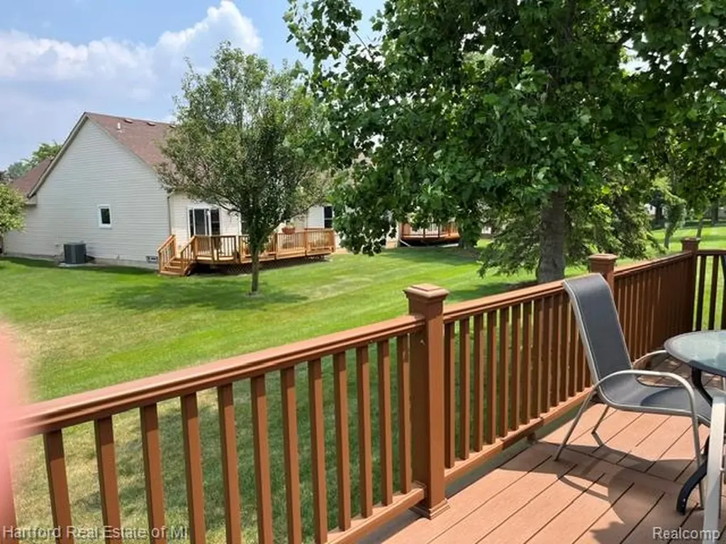 386 N Oak Drive Commerce Charter Township MI 48390