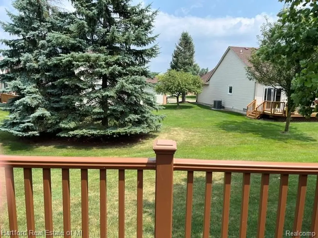 386 N Oak Drive Commerce Charter Township MI 48390