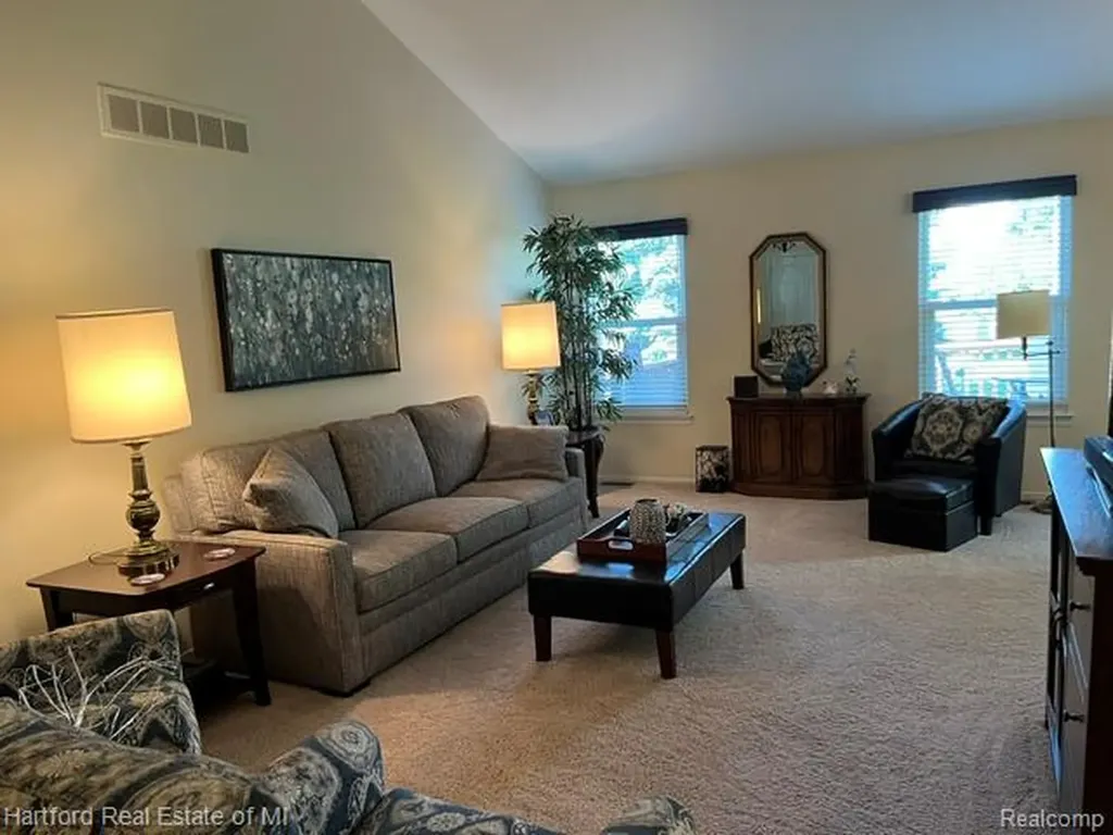 386 N Oak Drive Commerce Charter Township MI 48390