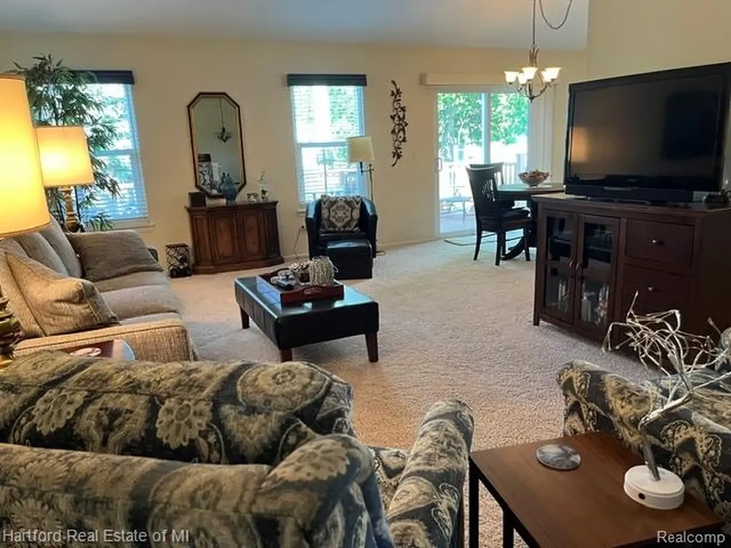 386 N Oak Drive Commerce Charter Township MI 48390