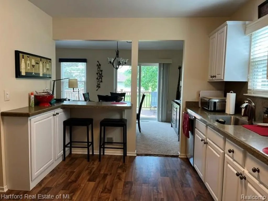 386 N Oak Drive Commerce Charter Township MI 48390