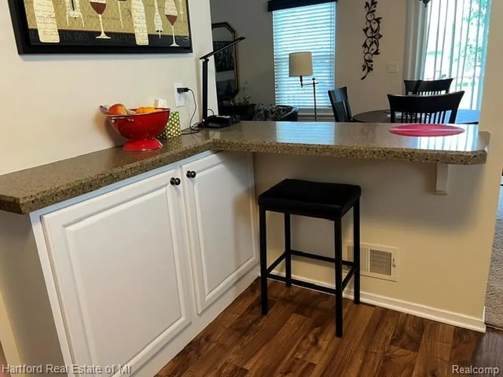 386 N Oak Drive Commerce Charter Township MI 48390