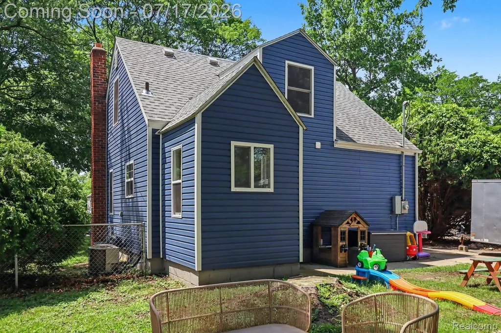 28304 Glasgow Street Southfield City MI 48076