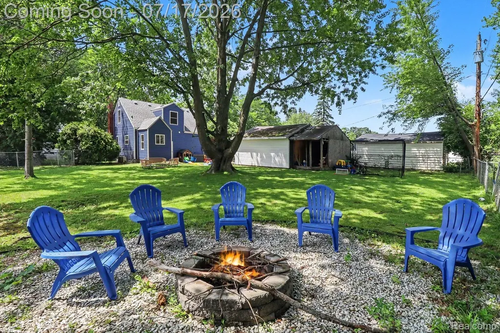 28304 Glasgow Street Southfield City MI 48076