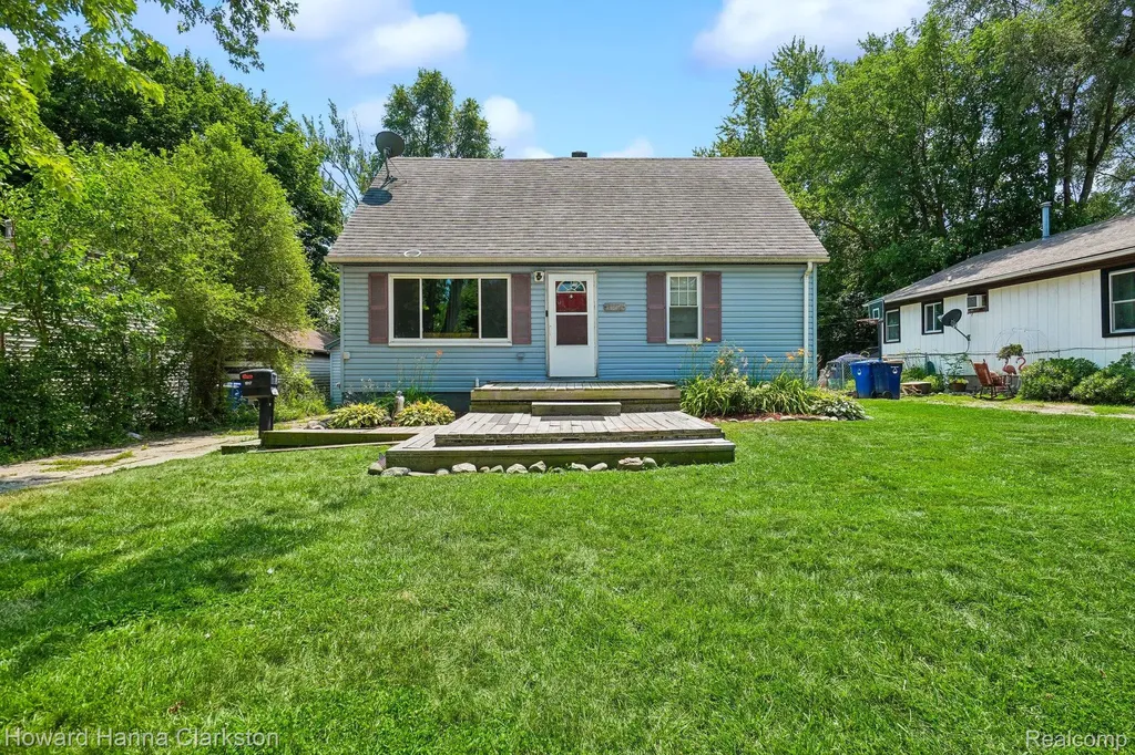 1017 Lakeview Street Waterford Charter Township MI 48328