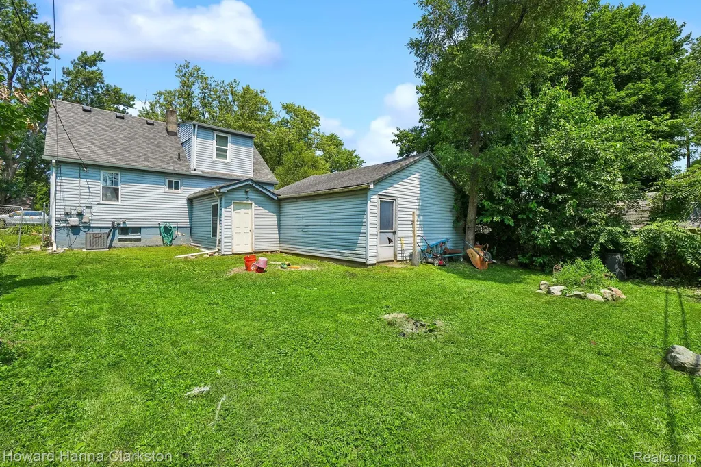1017 Lakeview Street Waterford Charter Township MI 48328