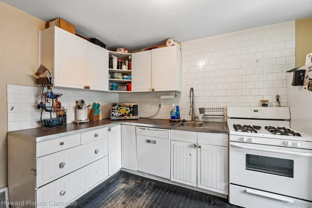 1017 Lakeview Street Waterford Charter Township MI 48328