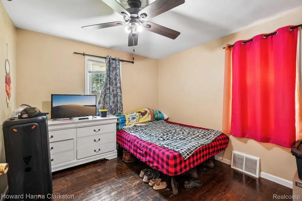 1017 Lakeview Street Waterford Charter Township MI 48328