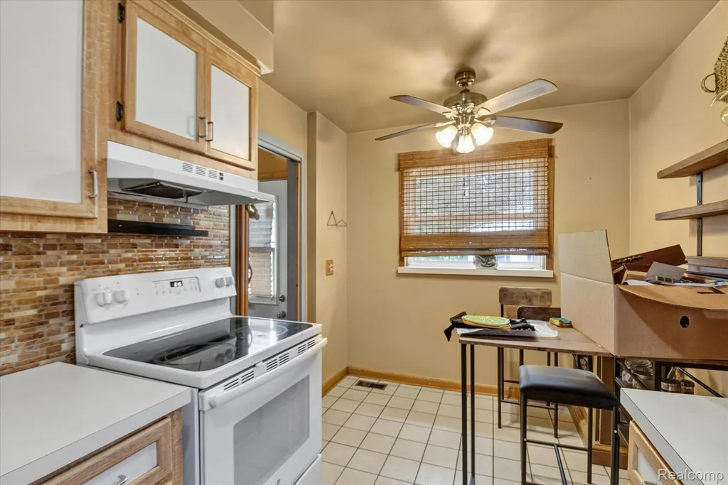 24584 Marine Avenue Eastpointe City MI 48021