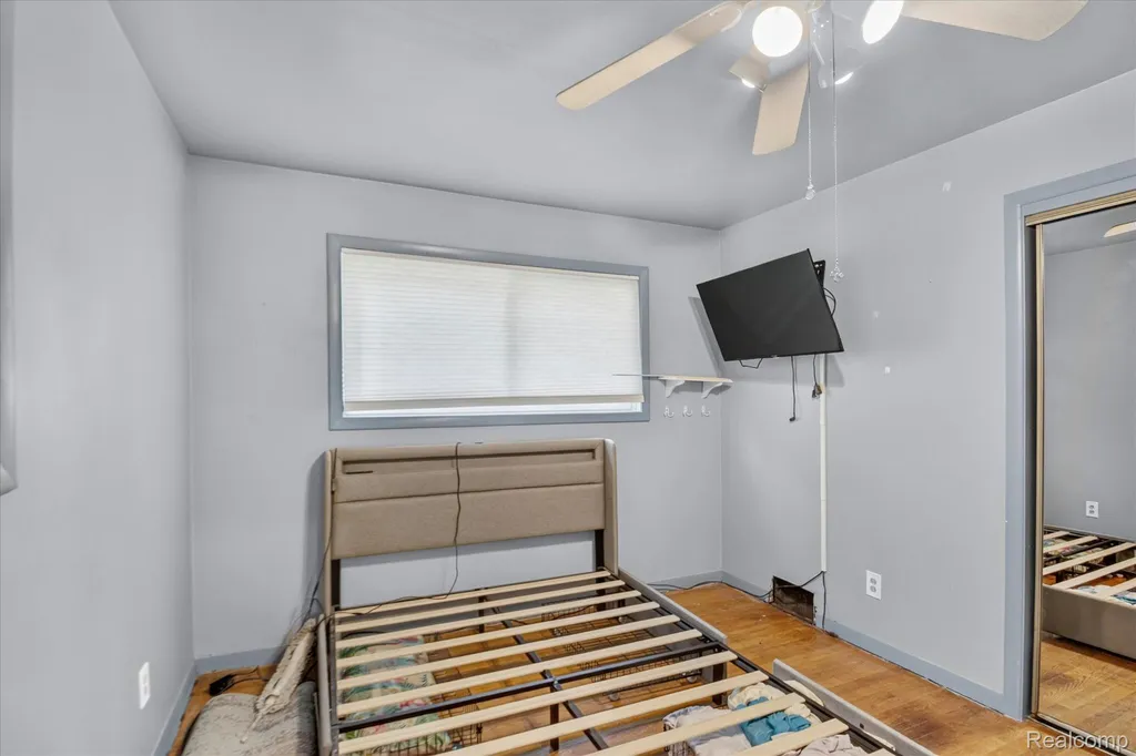 24584 Marine Avenue Eastpointe City MI 48021