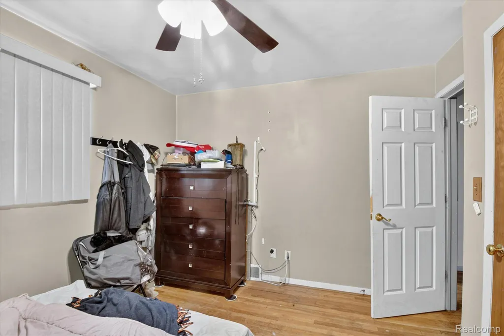 24584 Marine Avenue Eastpointe City MI 48021