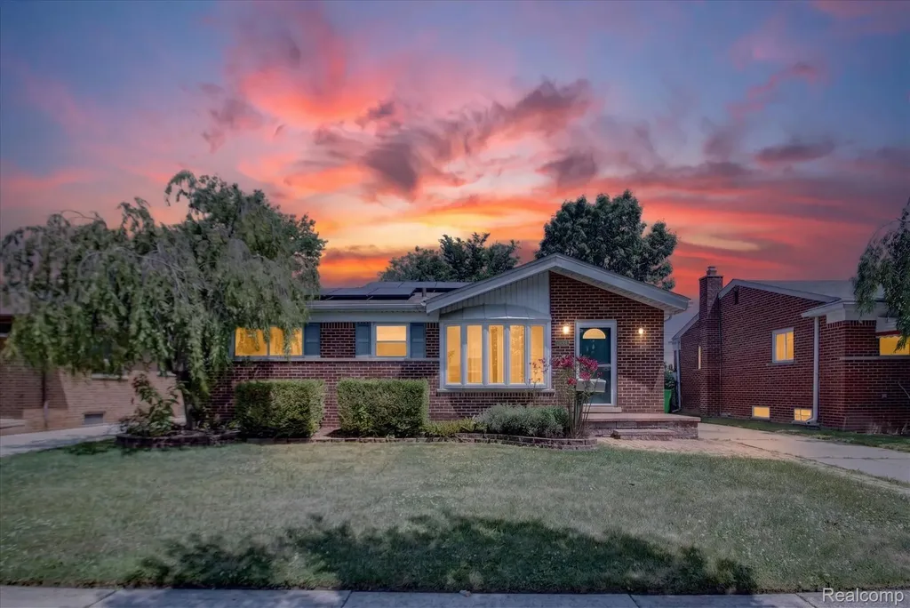 24584 Marine Avenue Eastpointe City MI 48021