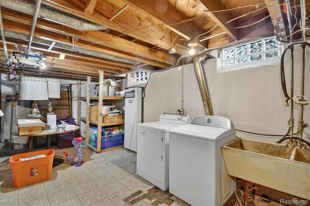24584 Marine Avenue Eastpointe City MI 48021