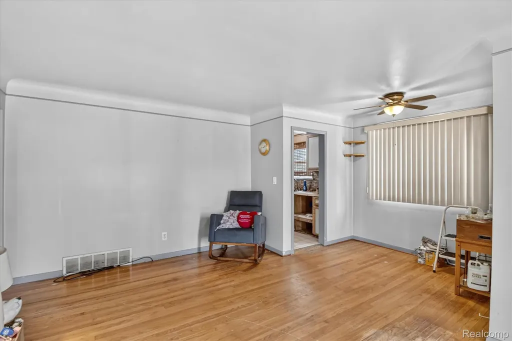 24584 Marine Avenue Eastpointe City MI 48021