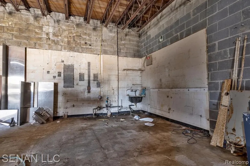 465 S Schaefer Highway Detroit City MI 48217
