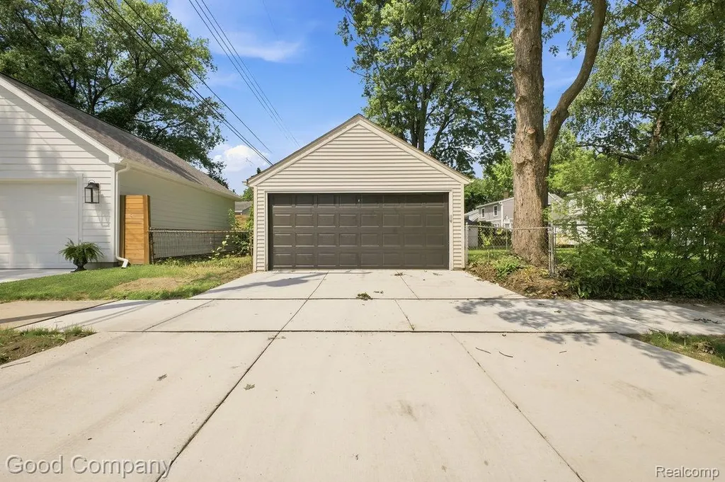 1124 E 5th Street Royal Oak City MI 48067