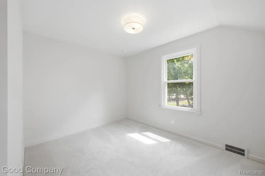 1124 E 5th Street Royal Oak City MI 48067