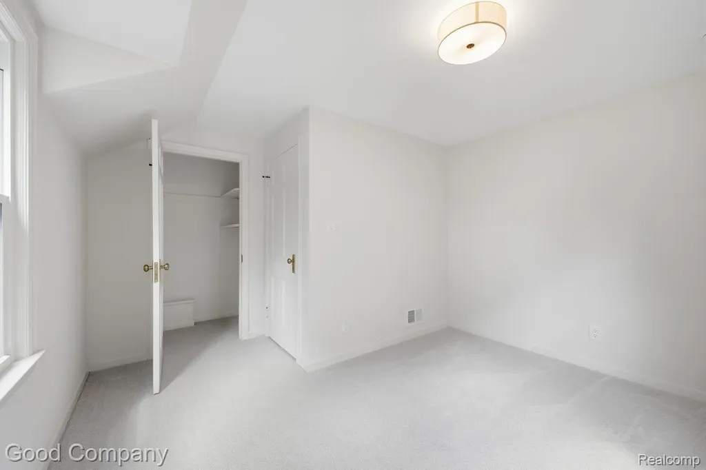 1124 E 5th Street Royal Oak City MI 48067