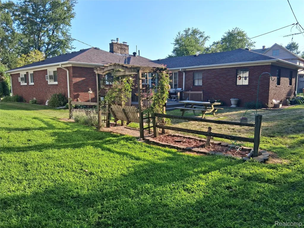1460 Monroe Street Carleton Village MI 48117