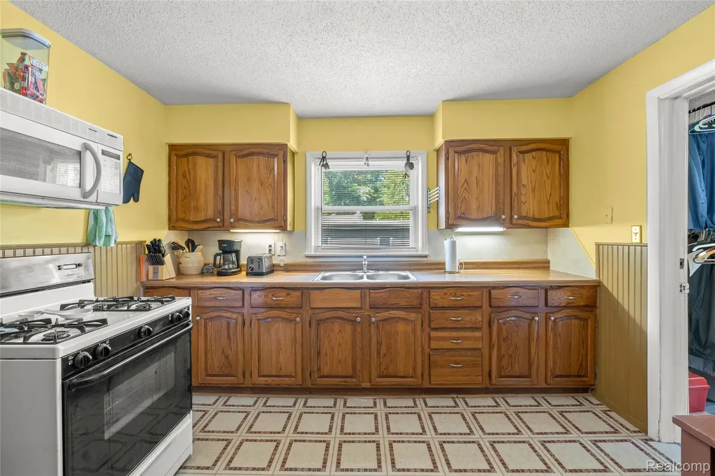 39000 Wabash Street Romulus City MI 48174