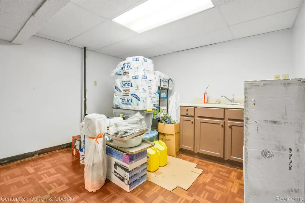 28906 Lorikay Street Farmington Hills City MI 48334