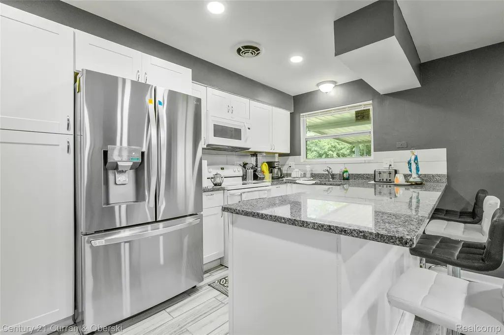 28906 Lorikay Street Farmington Hills City MI 48334
