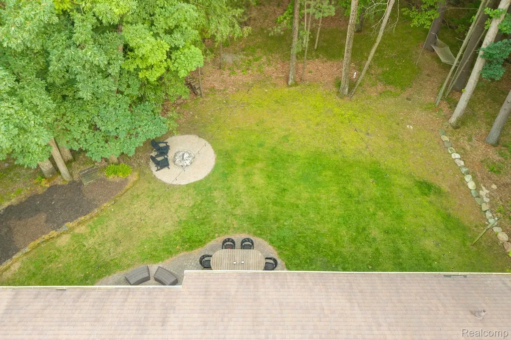 576 Indian Trail Orion Charter Township MI 48362