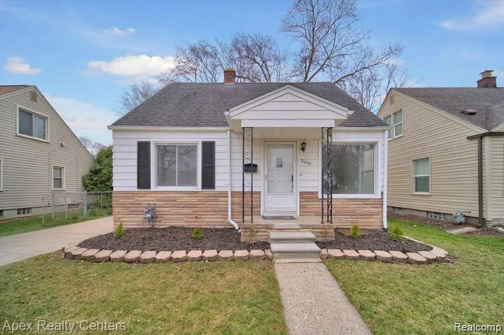 21237 Carlysle Street Dearborn City MI 48124