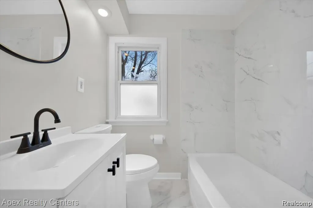 21237 Carlysle Street Dearborn City MI 48124