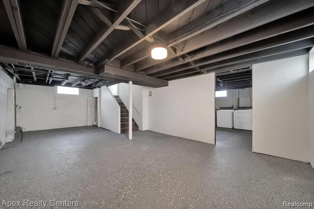 21237 Carlysle Street Dearborn City MI 48124