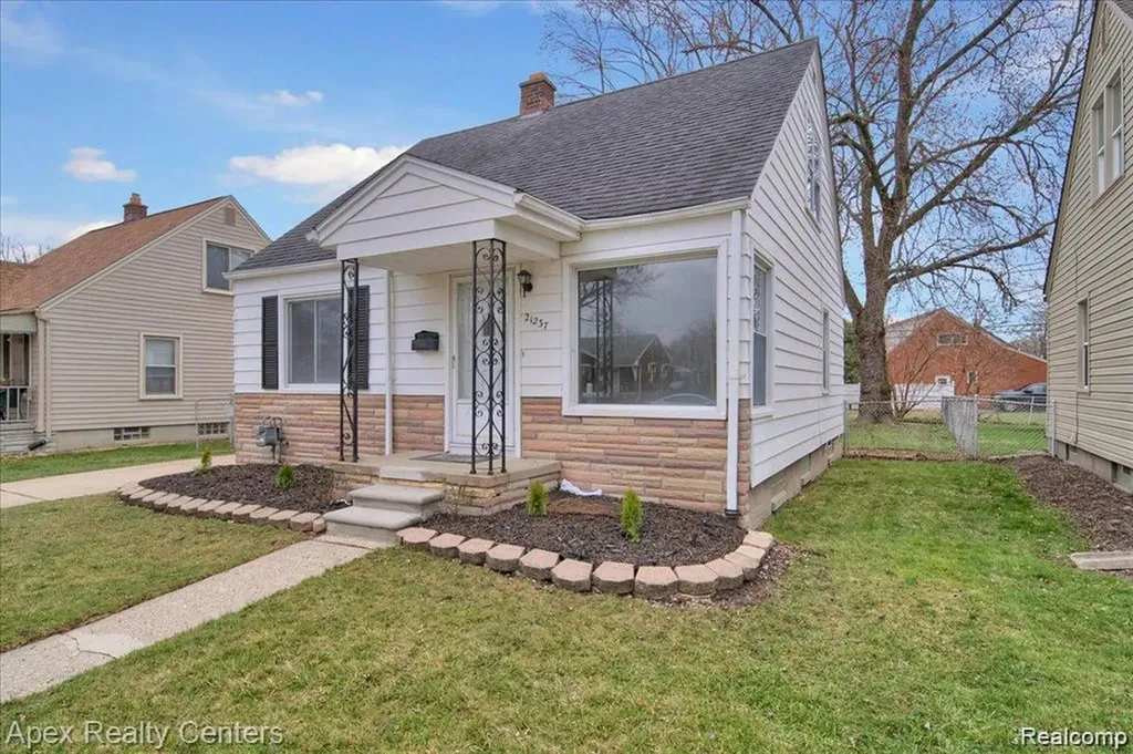 21237 Carlysle Street Dearborn City MI 48124
