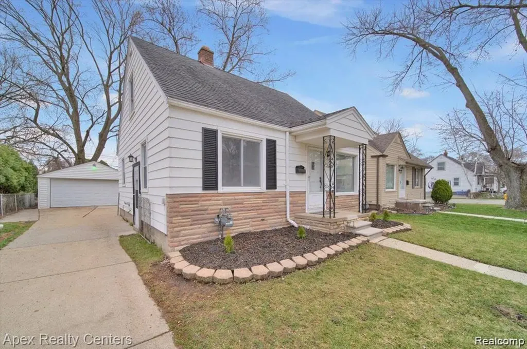 21237 Carlysle Street Dearborn City MI 48124