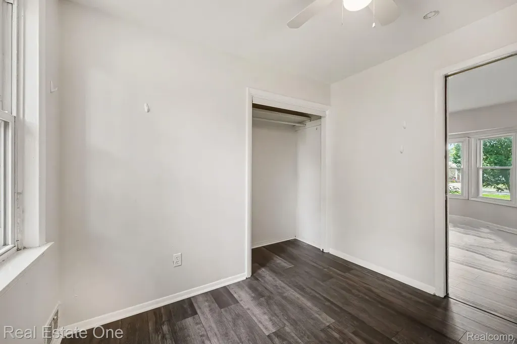 4229 Dolores Avenue Warren City MI 48091