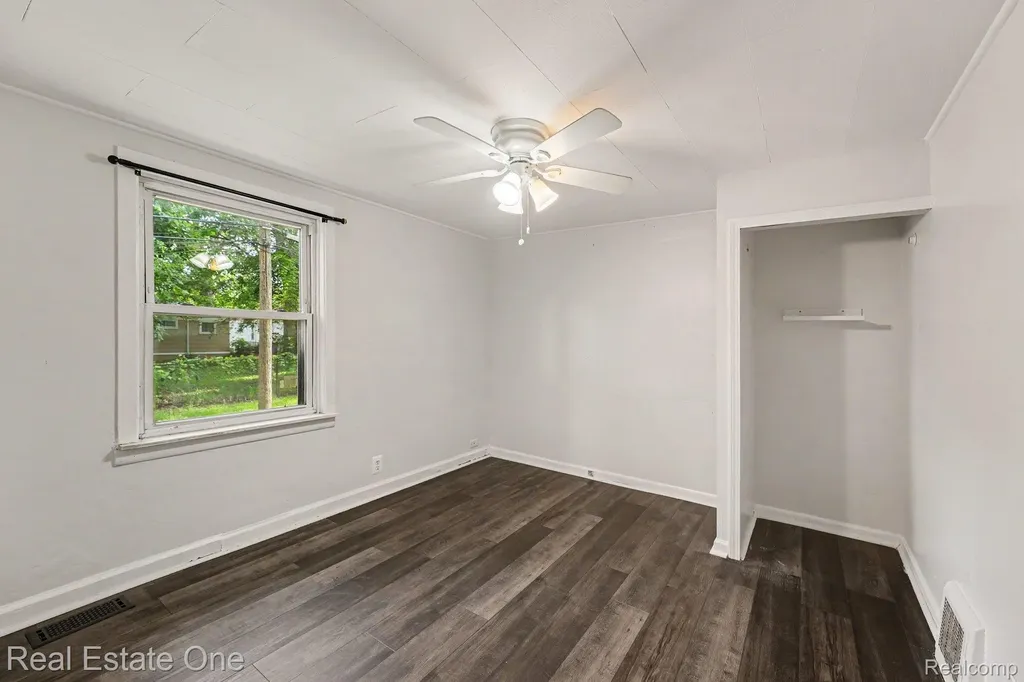 4229 Dolores Avenue Warren City MI 48091