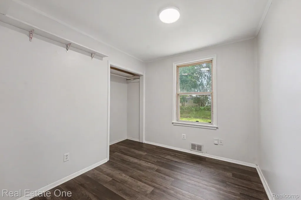 4229 Dolores Avenue Warren City MI 48091